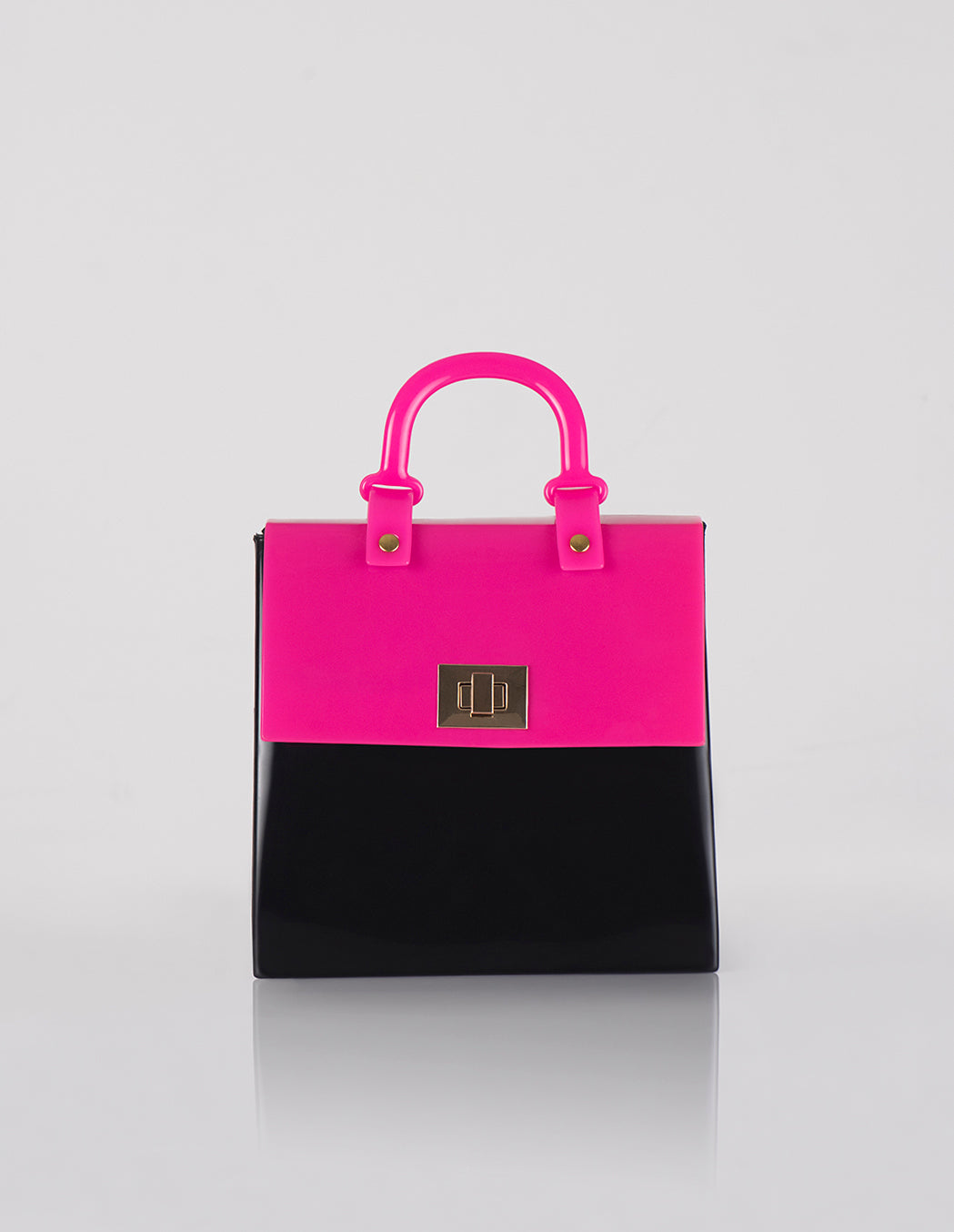 Bolso Cofre en Caucho Negro x Fucsia